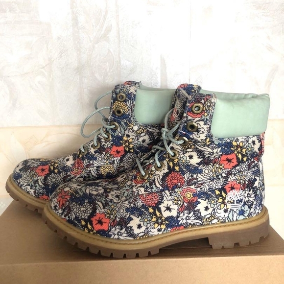 Timberland Women's Boots with Floral Print - Picture 1 of 7